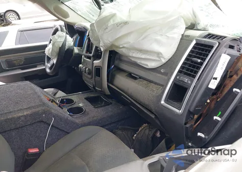 2017 Ram 1500 Slt 4X2 6'4 Box z USA, uszkodzony, nr VIN 1C6RR6GT9HS576502